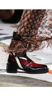 Details Christian Dior , Details Dior Fall 2018 Ready-to-Wear , Детали показа Кристиан Диор , Детали показа Диор осень зима 2018 , Fashion show , неделя моды в Париже , PFW , Мария Грация Кьюри , Mainstyles